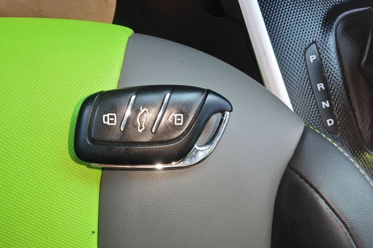 荣威 科莱威CLEVER 2021款 302km新四座超能版中控内饰11