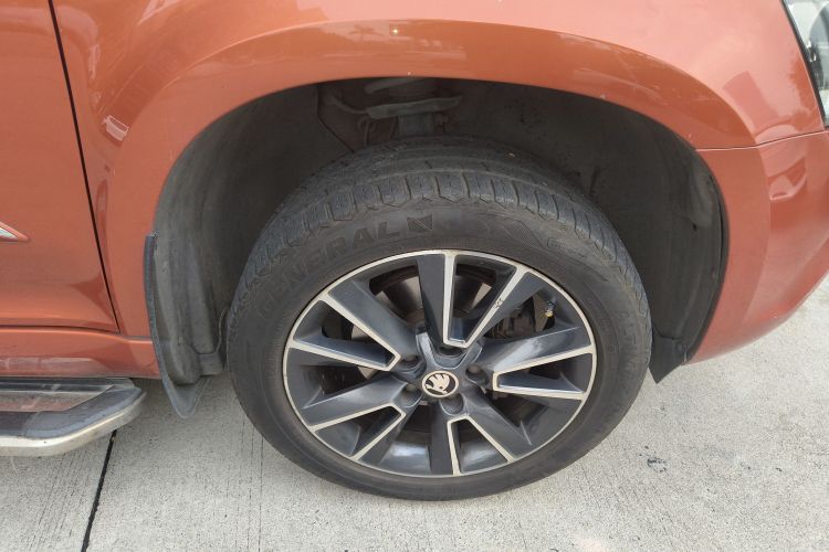 斯柯达 Yeti 2014款 1.4TSI DSG魅影版车身外观10