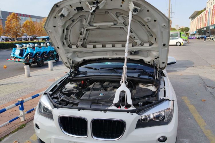 宝马X1 2013款 sDrive18i 时尚型机舱底盘24