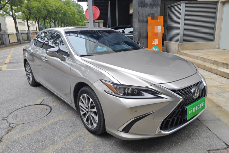 雷克萨斯ES 2023款 200 卓越版车身外观3