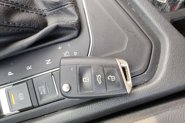 大众 途观L 2022款 330TSI 自动两驱舒享版中控内饰7001