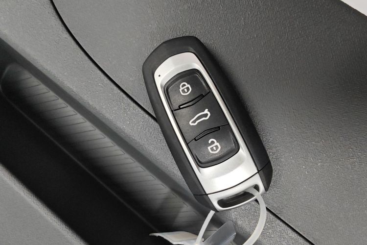 吉利银河 2025款 210km 熊猫卡丁中控内饰11