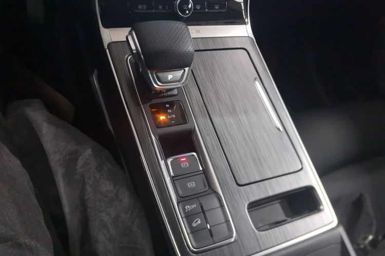 荣威RX5 2025款 PLUS 330TGI 自动领潮智惠版中控内饰18