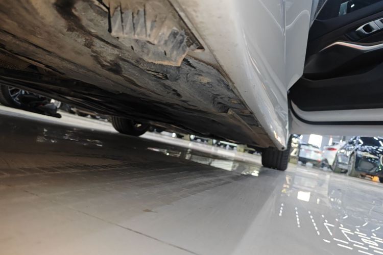 宝马3系 2023款 325Li M运动套装局部细节9001