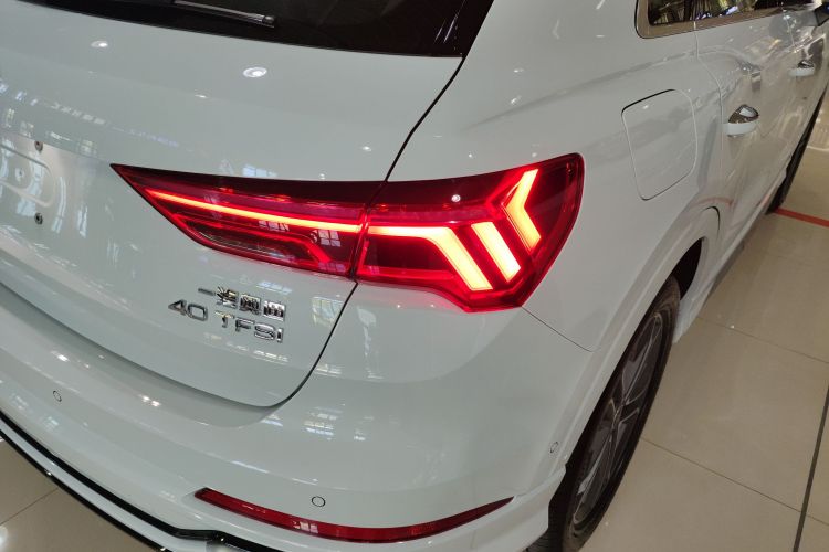 奥迪Q3 2024款 40 TFSI 时尚动感型车身外观9