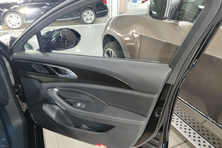 红旗H6 2025款 2.0T 致美版中控内饰7005