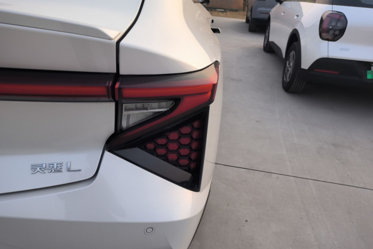 灵悉L 2024款 头号玩家版车身外观9