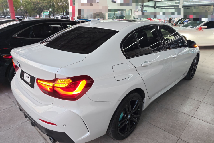 宝马1系 2023款 125i M运动曜夜版车身外观6005