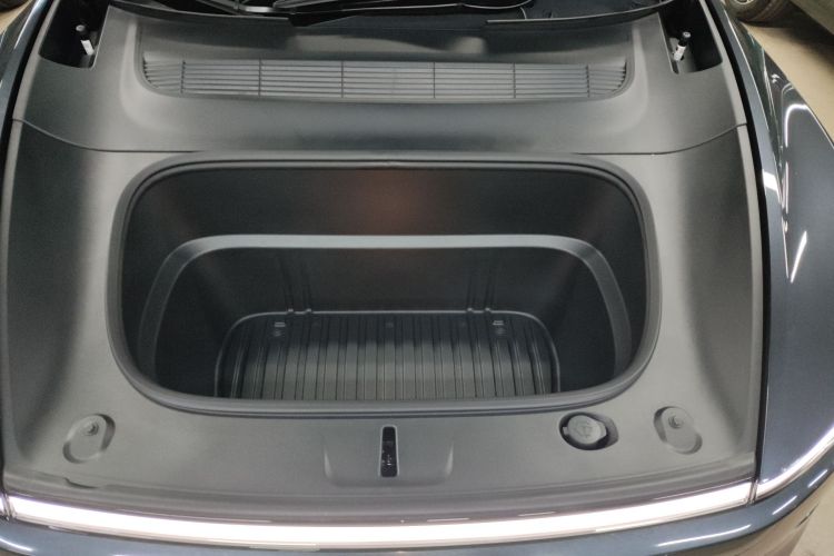 特斯拉 Model Y 2025款 改款 长续航全轮驱动版机舱底盘24