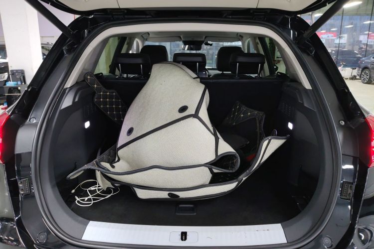 红旗HS5 2019款 2.0T 智联旗享四驱版机舱底盘23