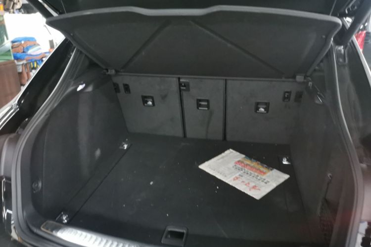 保时捷 2022款 Macan 2.0T机舱底盘23