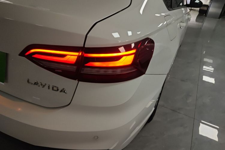 大众 朗逸 2023款 1.5L 自动得逸版车身外观9