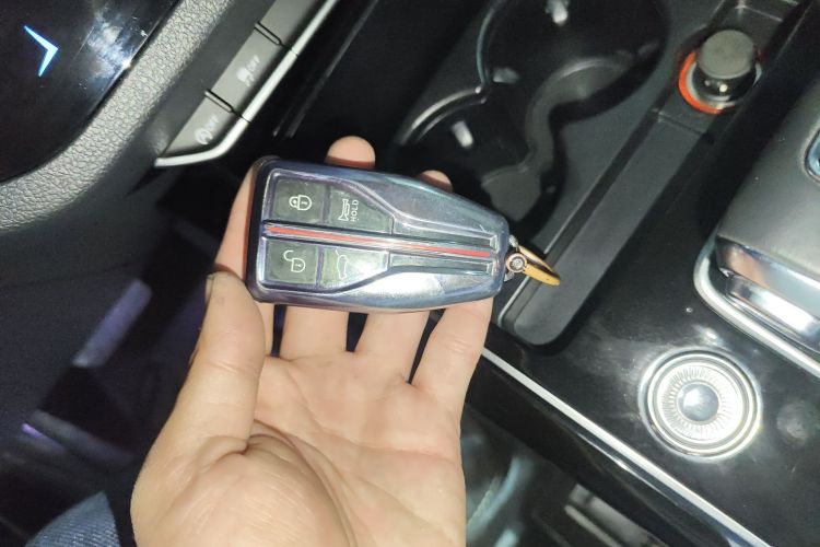 红旗HS5 2022款 改款 2.0T 智联旗享版中控内饰11