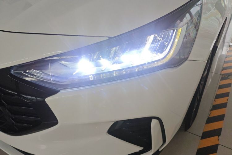 福特 福克斯 2022款 三厢 EcoBoost 180 自动竞速版车身外观36