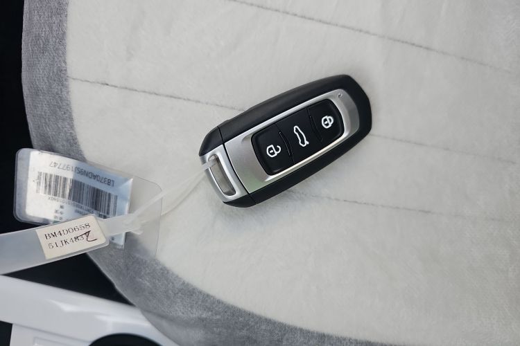 吉利银河 2025款 210km 熊猫卡丁中控内饰11