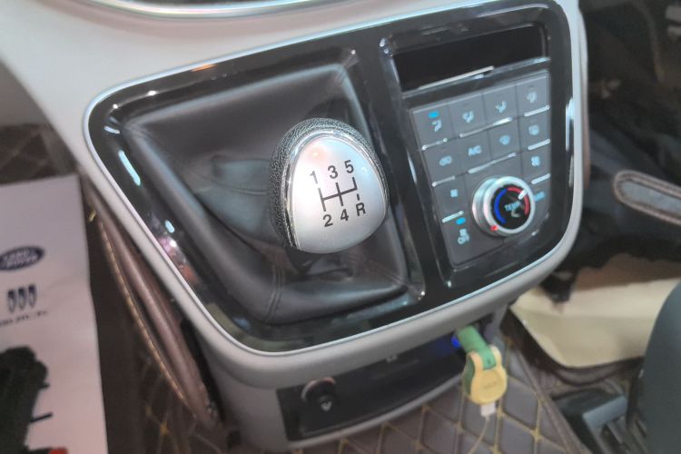 江淮瑞风 瑞风M4 2016款 2.0L 手动豪华型局部细节18