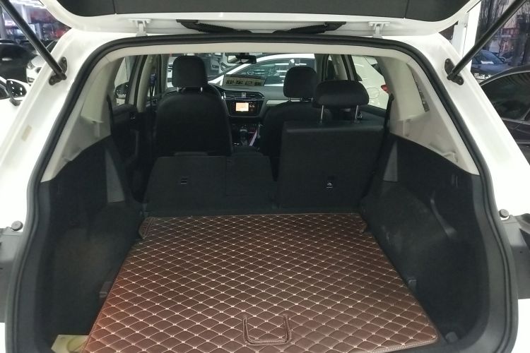 大众 途观L 2020款 330TSI 自动两驱全景舒适版 国VI机舱底盘23