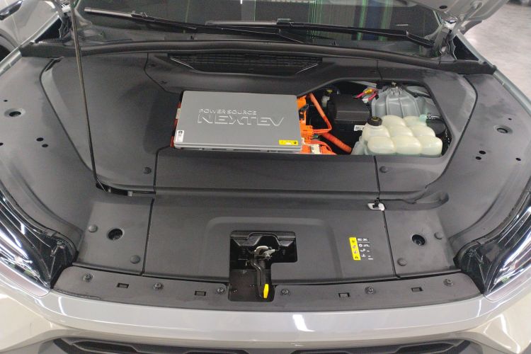 蔚来ES6 2020款 600KM 运动版机舱底盘24