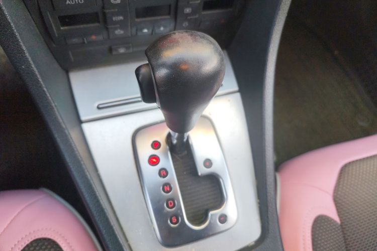 奥迪A4 2008款 2.0T 个性风格版中控内饰18