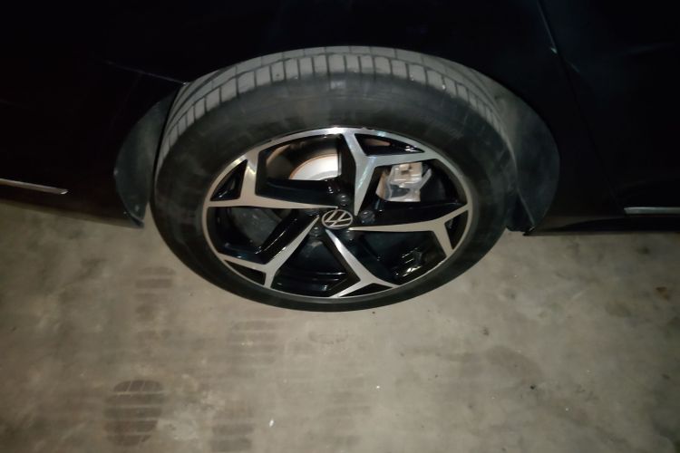 大众 帕萨特 2025款 出众款 330TSI 星空精英版车身外观6008