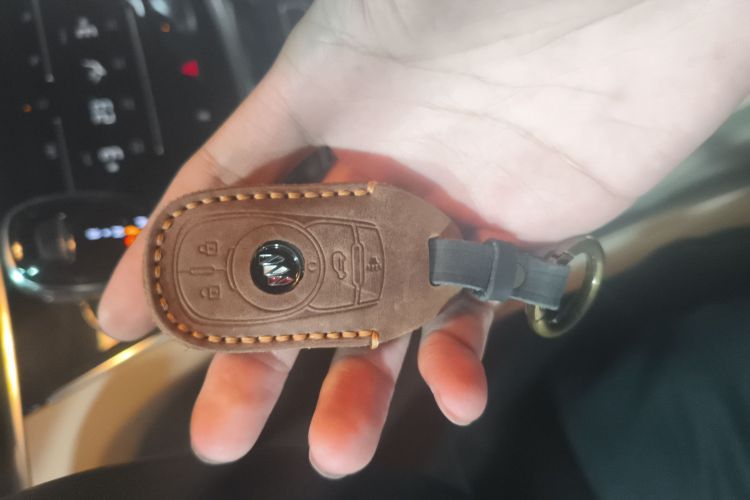 别克GL8 2023款 改款 陆上公务舱 豪华型中控内饰11