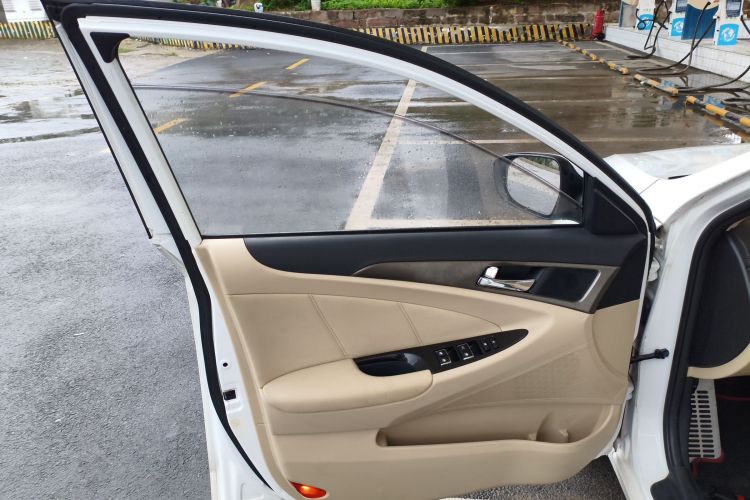 长安 逸动 2016款 1.6L 自动风尚型中控内饰47