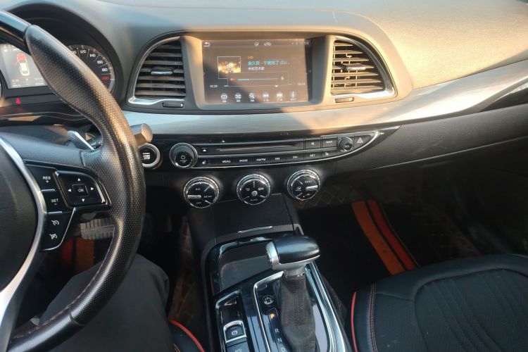 广汽传祺 传祺GA6 2016款 235T DCT豪华版中控内饰16