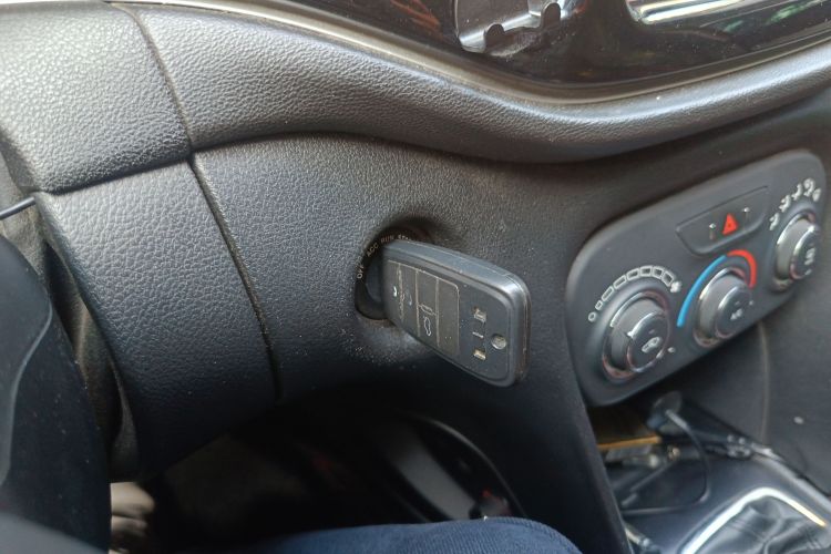 菲亚特 菲翔 2015款 1.4T 手动悦享版中控内饰11