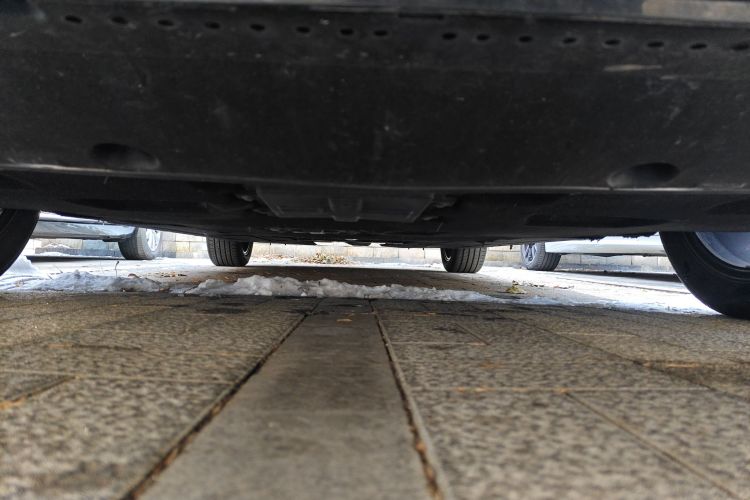 红旗H5 2023款 2.0T 自动智联旗畅版局部细节9008