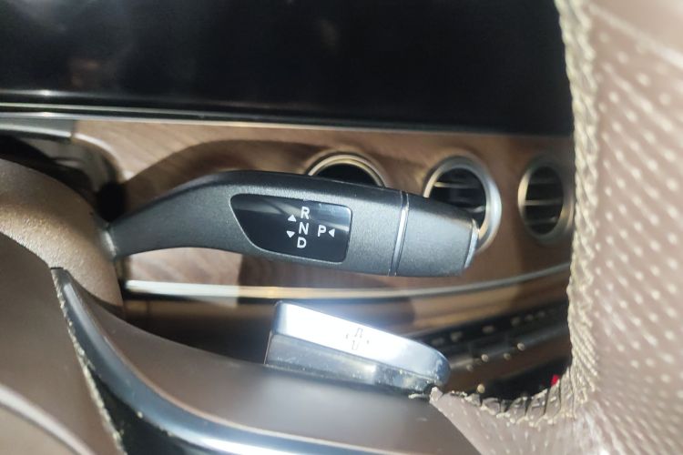 奔驰E级 2021款 改款 E 300 L 时尚型局部细节18