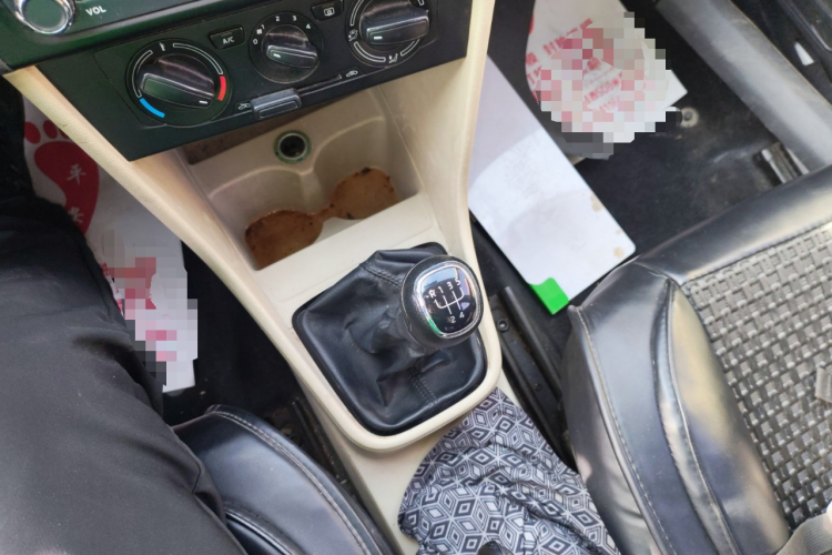 斯柯达 昕锐 2015款 1.6L 手动智选型中控内饰18