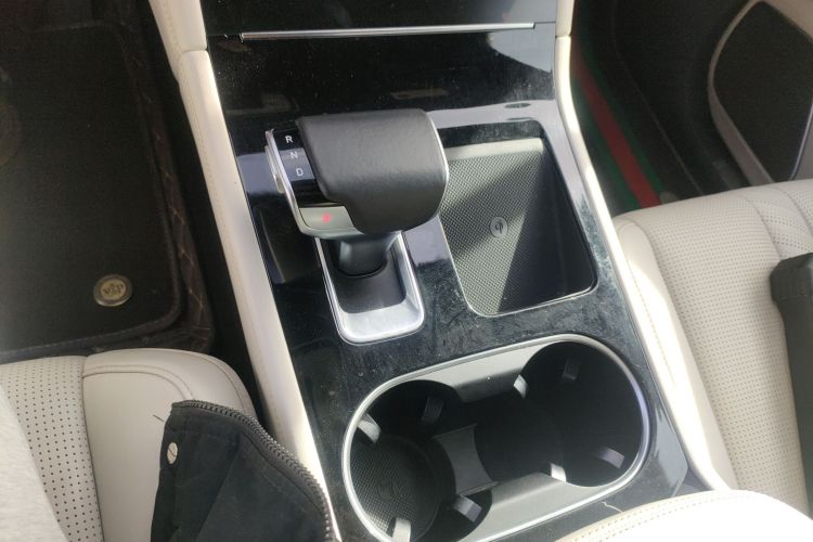 理想汽车 理想ONE 2020款 增程6座版中控内饰18