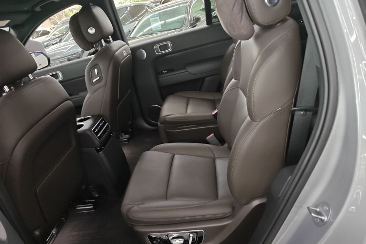 理想汽车 理想L9 2022款 Max中控内饰21