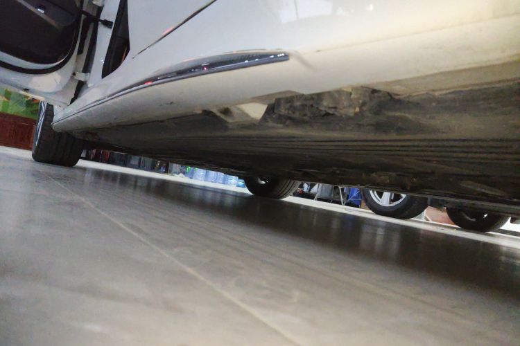 奔驰C级 2022款 C 200 L 运动版局部细节9002