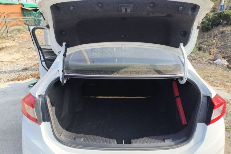 雪佛兰 科鲁兹 2017款 1.5L 自动先锋天窗版机舱底盘23