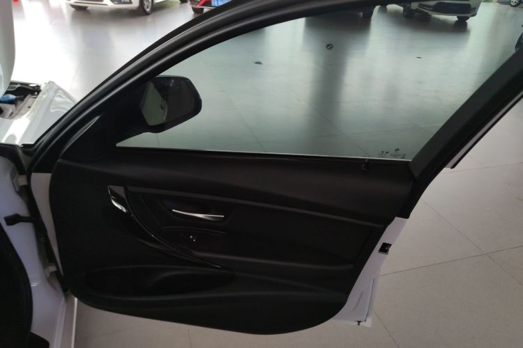 宝马3系 2017款 320Li 时尚型中控内饰7005