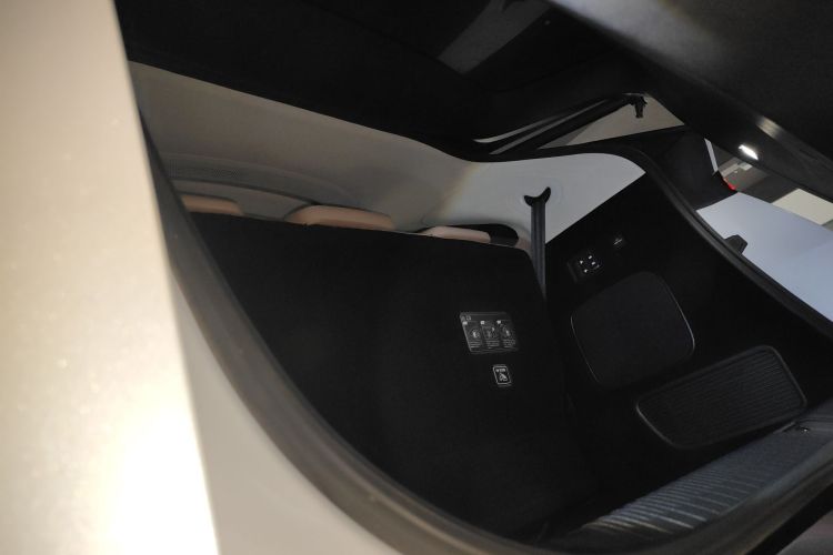 小鹏X9 2024款 702超长续航Max机舱底盘23