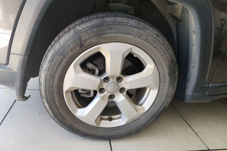 Jeep 指南者 2020款 220T 自动领先版车身外观6007