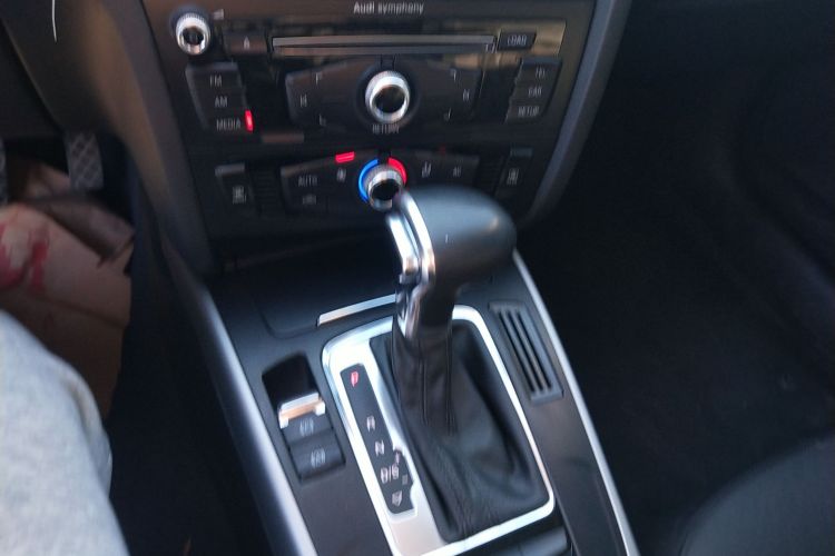 奥迪A4L 2013款 30 TFSI 自动舒适型中控内饰16
