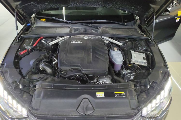 奥迪A4L 2024款 40 TFSI quattro RS套件燃速型机舱底盘24