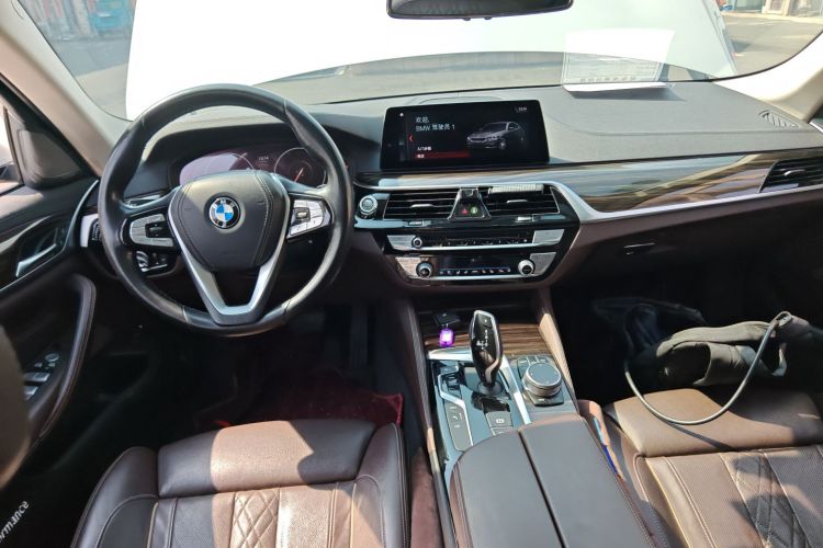 宝马5系新能源 2019款 改款 530Le 先锋版中控内饰12