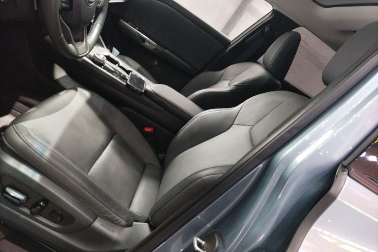 雷克萨斯RZ 2023款 450e 四驱纵享版中控内饰19