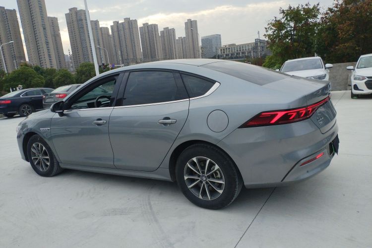 比亚迪 秦PLUS 2023款 冠军版 DM-i 55KM领先型车身外观4