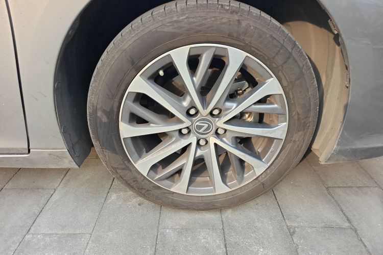 雷克萨斯ES 2025款 200 臻享版车身外观10