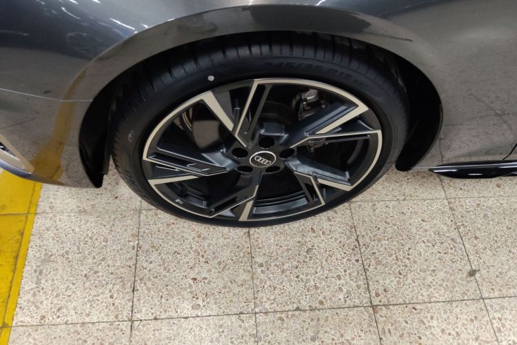 奥迪A4L 2024款 40 TFSI quattro RS套件燃速型车身外观6007