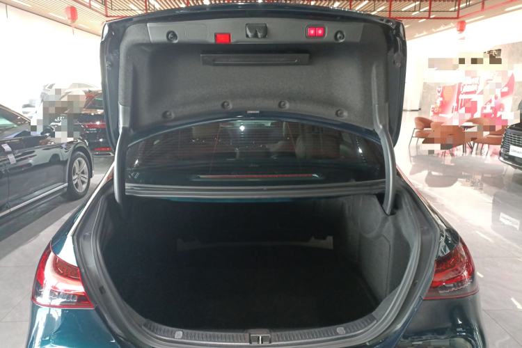 奔驰E级 2021款 改款 E 300 L 运动豪华型局部细节23