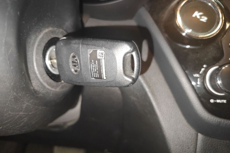 起亚K2 2015款 两厢 1.4L AT GLS炫酷版中控内饰7001