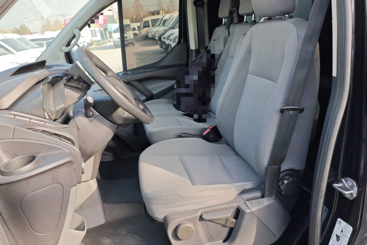 福特 全顺 2019款 2.0T柴油多功能商用车中轴中顶6座国VI局部细节19