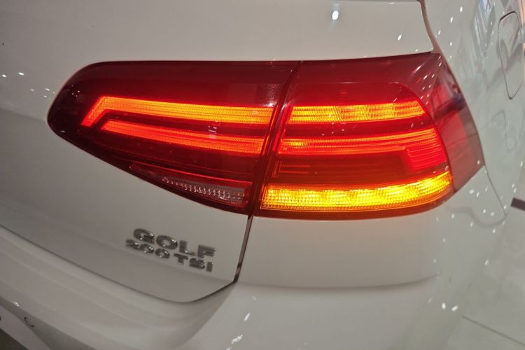 大众 高尔夫 2020款 200TSI DSG舒适进取版车身外观9