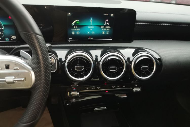 奔驰A级 2019款 A 180 L 运动轿车中控内饰16